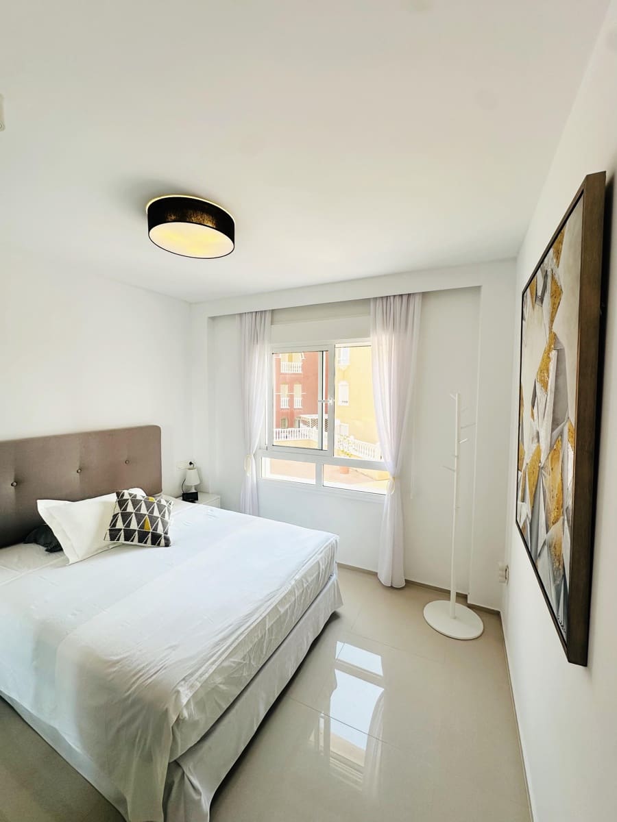 2 soverom Leilighet til salgs i Los Alcazares med svømmebasseng garasje - € 229 000 (Ref: 9324563)