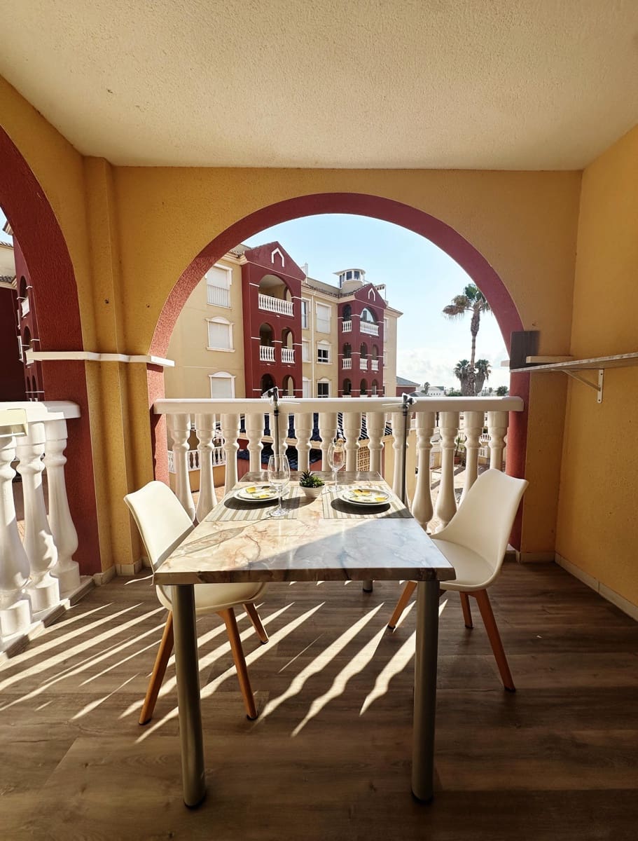 2 soverom Leilighet til salgs i Los Alcazares med svømmebasseng garasje - € 229 000 (Ref: 9324563)