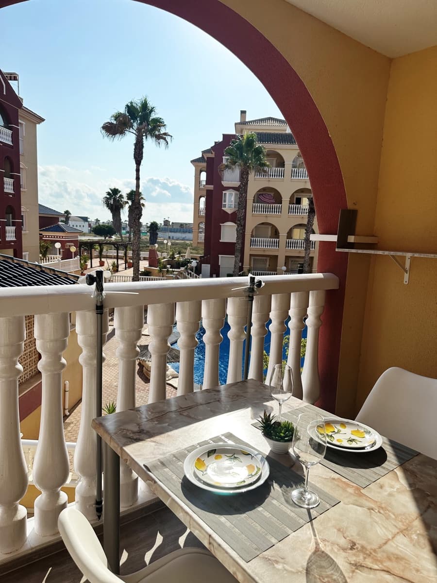 2 soverom Leilighet til salgs i Los Alcazares med svømmebasseng garasje - € 229 000 (Ref: 9324563)