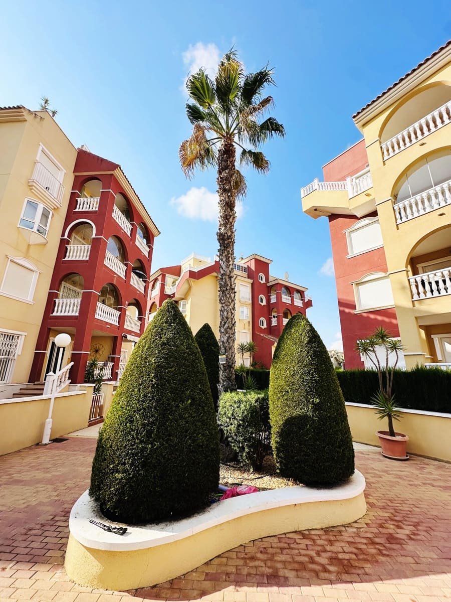 2 soverom Leilighet til salgs i Los Alcazares med svømmebasseng garasje - € 229 000 (Ref: 9324563)