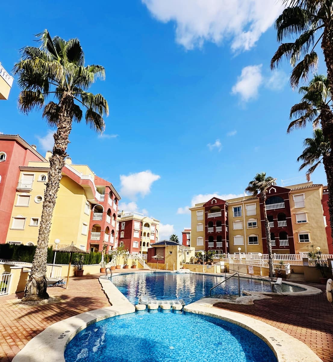 2 soverom Leilighet til salgs i Los Alcazares med svømmebasseng garasje - € 229 000 (Ref: 9324563)