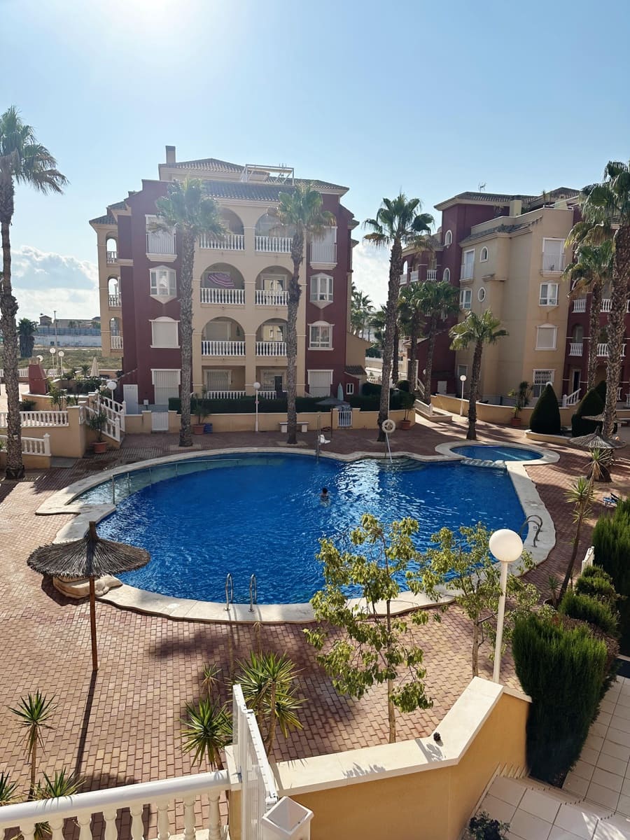 2 soverom Leilighet til salgs i Los Alcazares med svømmebasseng garasje - € 229 000 (Ref: 9324563)