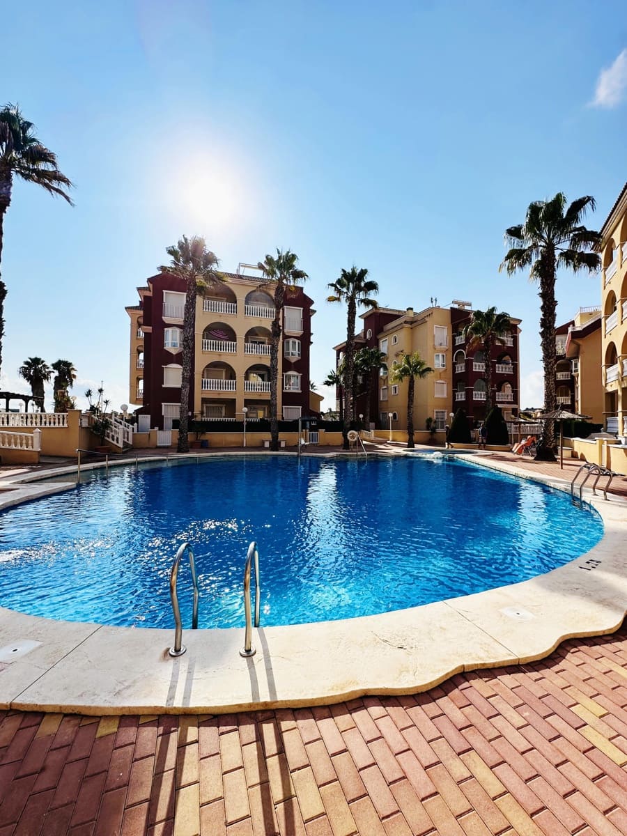 2 soverom Leilighet til salgs i Los Alcazares med svømmebasseng garasje - € 229 000 (Ref: 9324563)