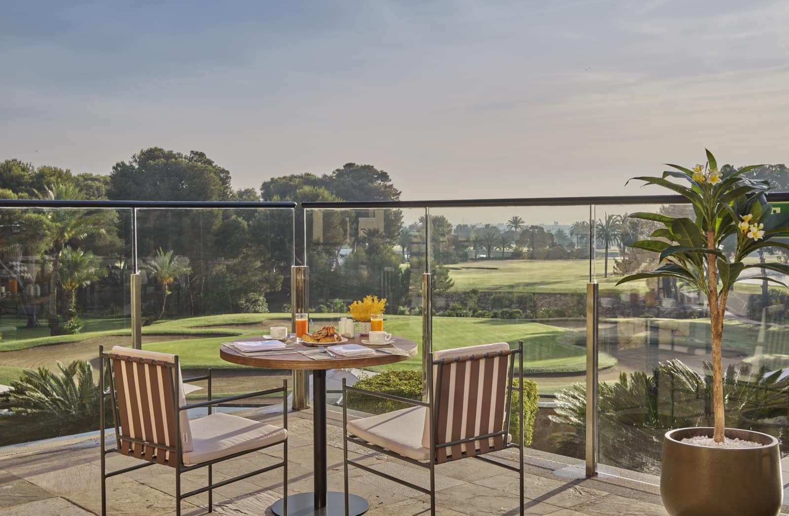 2 bedroom Apartment for sale in La Manga del Mar Menor with pool - € 385,000 (Ref: 9324736)