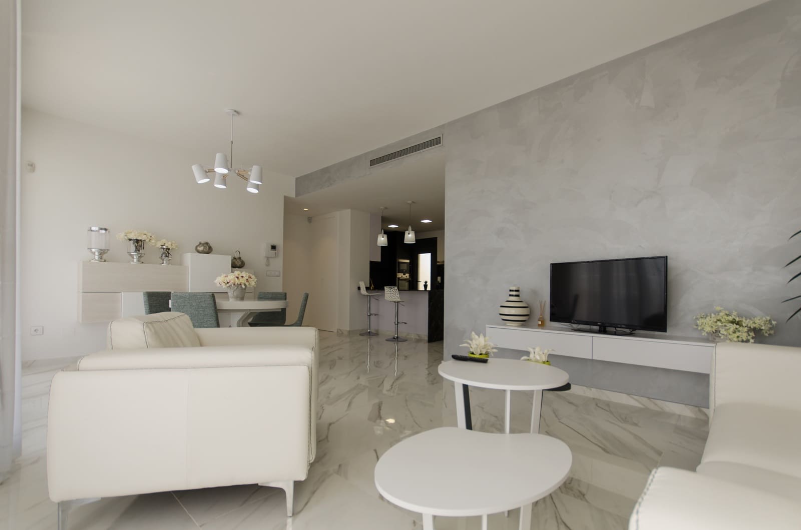 Chalet de 3 habitaciones en San Miguel de Salinas en venta con piscina - 630.000 € (Ref: 9324745)