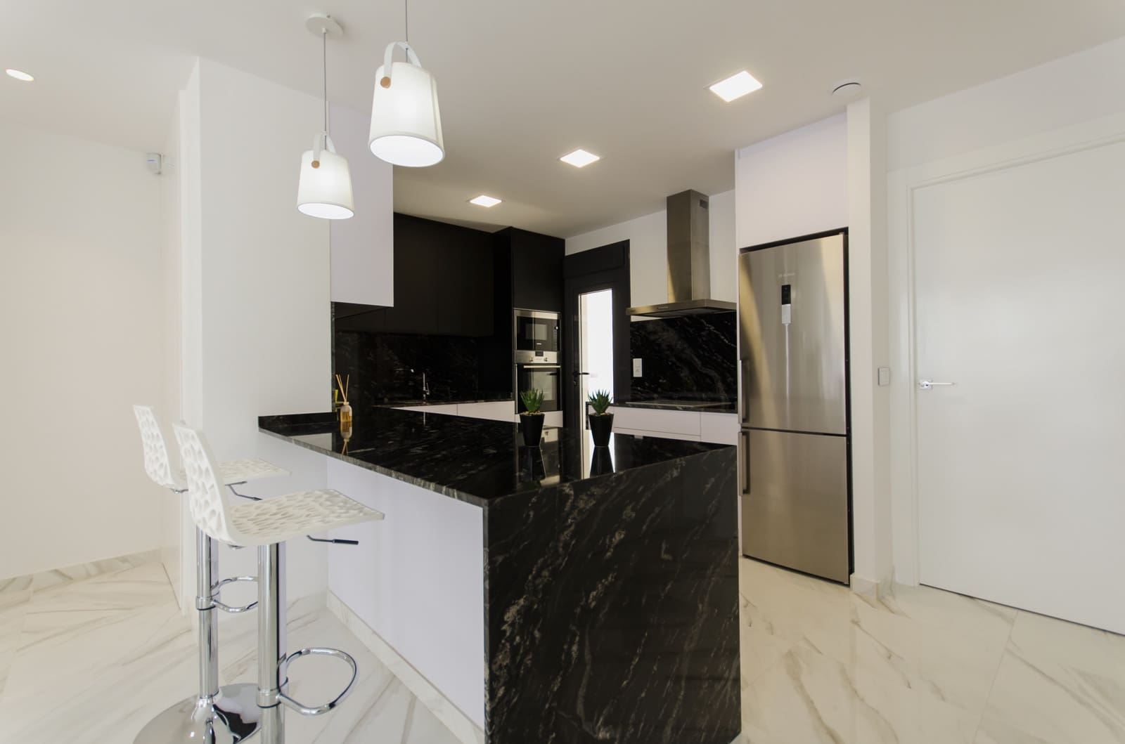 Chalet de 3 habitaciones en San Miguel de Salinas en venta con piscina - 630.000 € (Ref: 9324745)