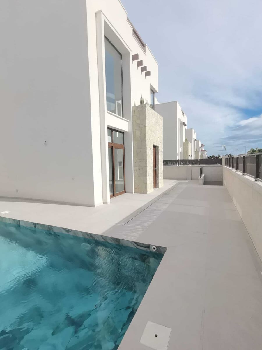 3 Zimmer Villa zu verkaufen in Los Montesinos mit Pool - 579.000 € (Ref: 9324747)