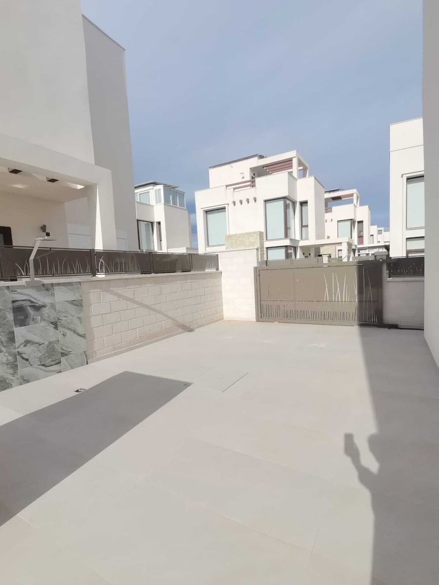 3 Zimmer Villa zu verkaufen in Los Montesinos mit Pool - 579.000 € (Ref: 9324747)