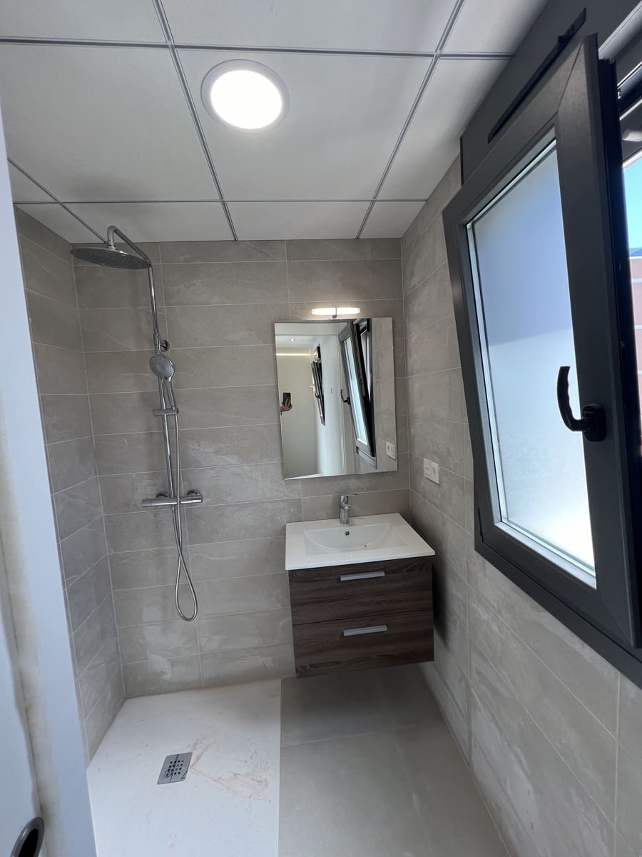 Chalet de 3 habitaciones en Villamartin en venta con piscina - 349.900 € (Ref: 9324757)