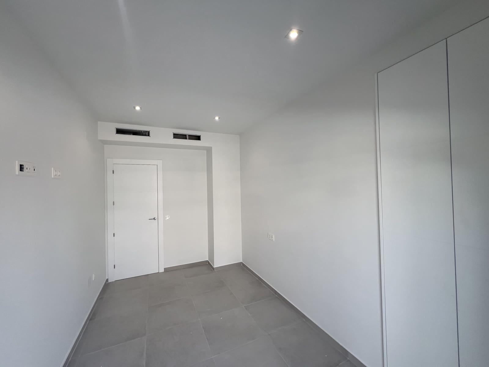 Chalet de 3 habitaciones en Villamartin en venta con piscina - 349.900 € (Ref: 9324757)