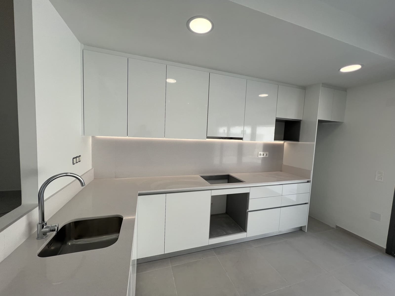 Chalet de 3 habitaciones en Villamartin en venta con piscina - 349.900 € (Ref: 9324757)