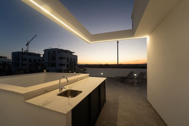 3 bedroom Villa for sale in Los Alcázares with pool - € 829,000 (Ref: 9324796)