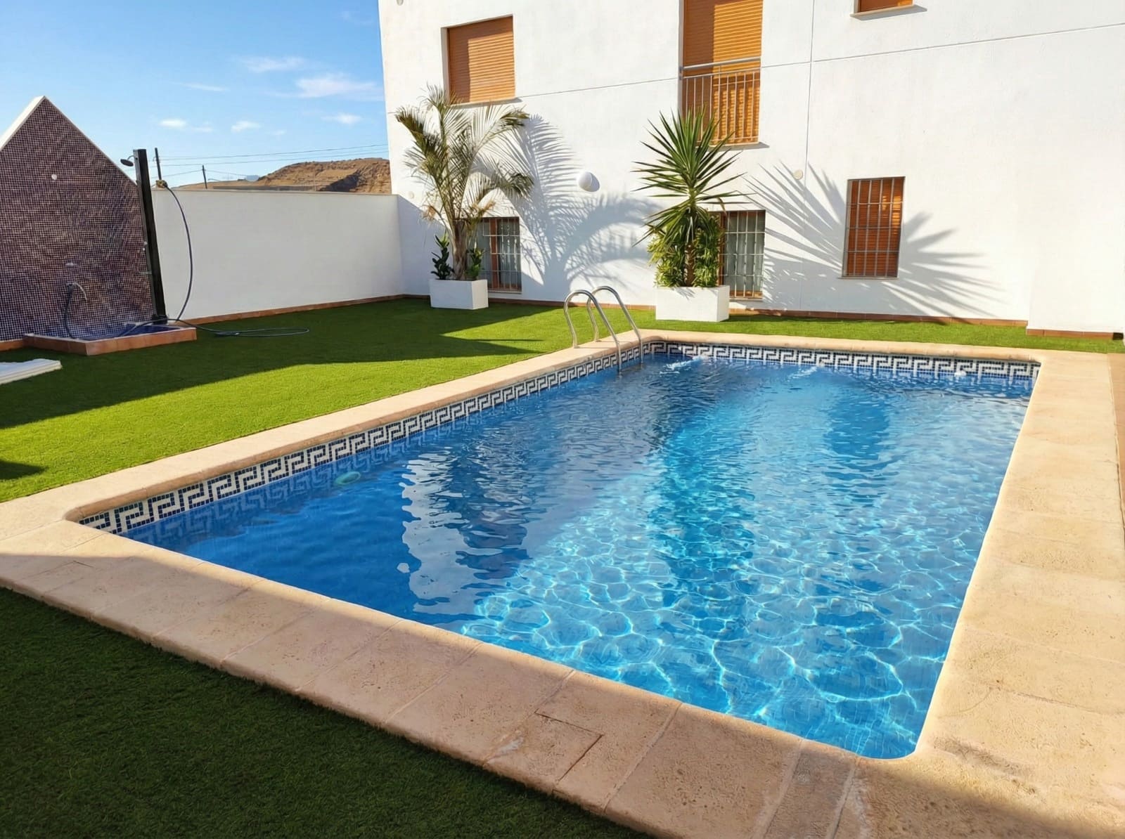 2 Zimmer Apartment zu verkaufen in Almeria Stadt mit Pool Garage - 118.900 € (Ref: 9466150)
