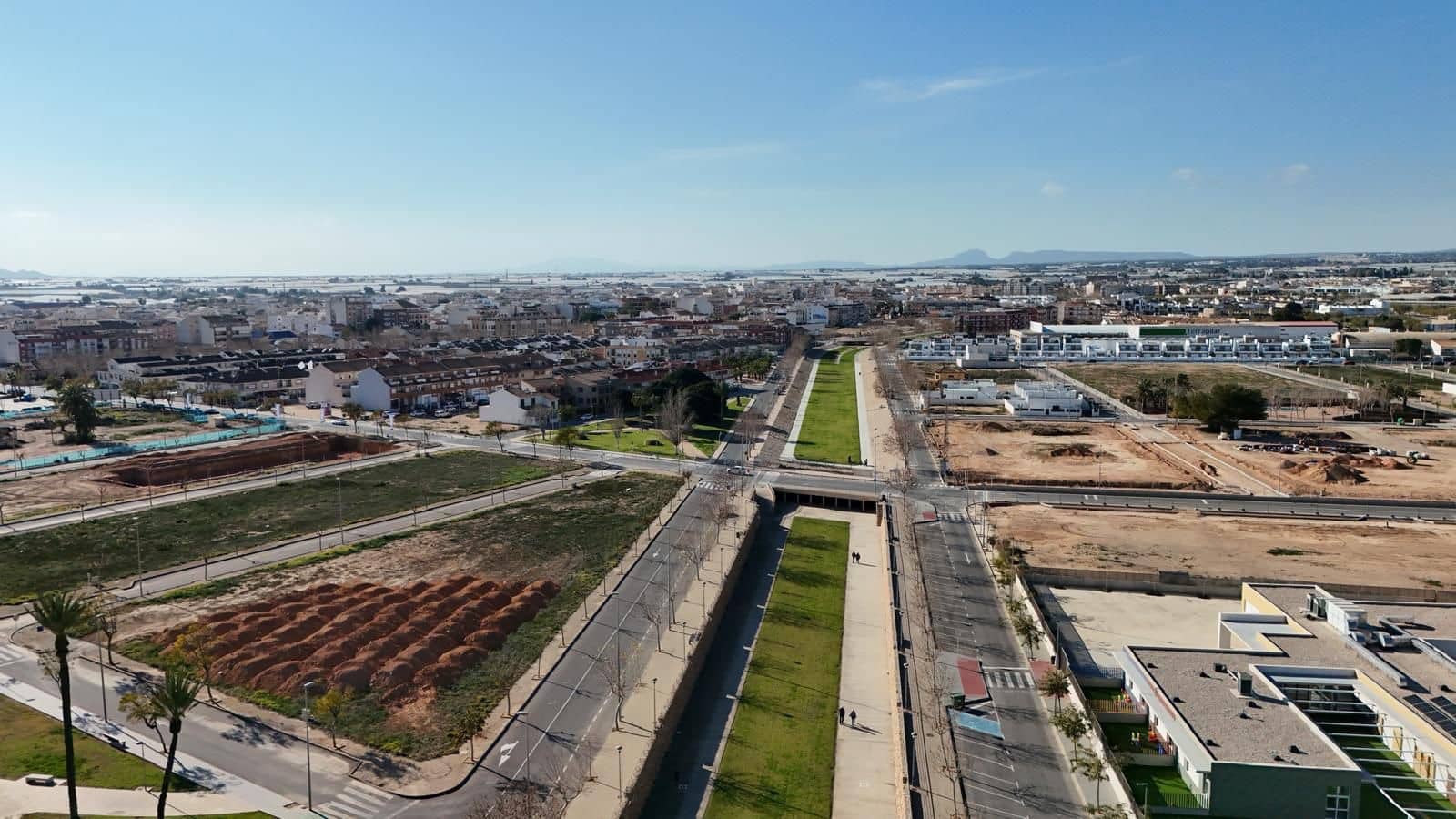 2 bedroom Apartment for sale in Pilar de la Horadada with pool - € 330,000 (Ref: 9713452)