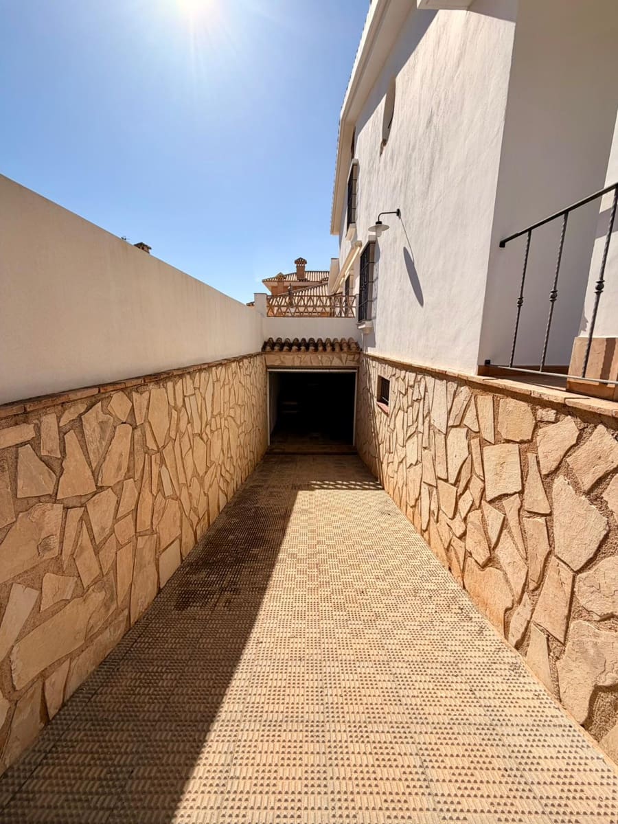 4 bedroom Villa for sale in San Javier with pool garage - € 620,000 (Ref: 9739119)