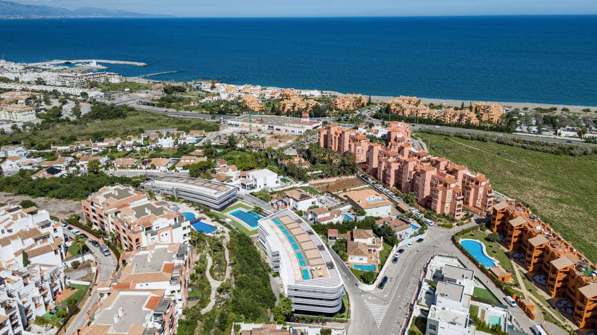 2 bedroom Apartment for sale in Manilva with pool garage - € 414,300 (Ref: 9759664)