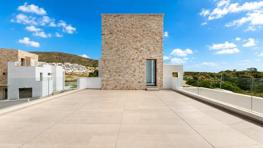 5 bedroom Villa for sale in Finestrat with pool garage - € 800,000 (Ref: 9759998)