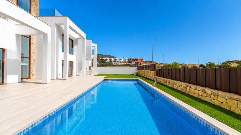 5 bedroom Villa for sale in Finestrat with pool garage - € 800,000 (Ref: 9759998)