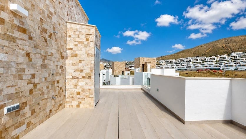 5 bedroom Villa for sale in Finestrat with pool garage - € 800,000 (Ref: 9759998)