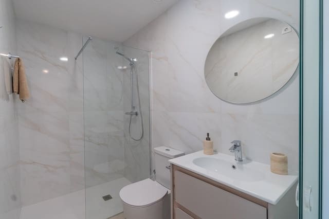 Apartamento de 3 habitaciones en Playa Flamenca, Orihuela en venta con piscina garaje - 625.000 € (Ref: 9766867)