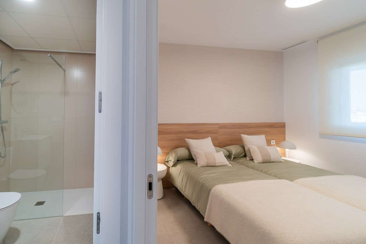 Apartamento de 2 habitaciones en Orihuela Costa en venta con piscina garaje - 325.000 € (Ref: 9766877)