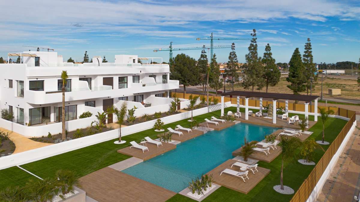 2 bedroom Apartment for sale in Los Alcazares with pool garage - € 369,900 (Ref: 9766891)