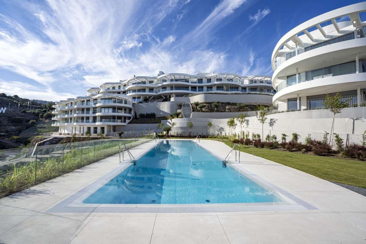 3 bedroom Apartment for sale in Benahavis with pool garage - € 1,895,000 (Ref: 9766954)