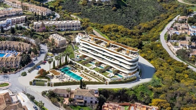 Apartamento de 3 habitaciones en El Faro de Calaburra - Chaparral, Mijas en venta con piscina garaje - 1.206.000 € (Ref: 9766974)