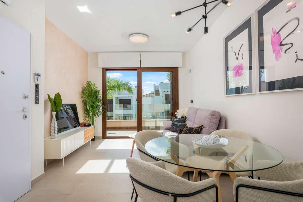2 soverom Bungalow til salgs i Torrevieja med svømmebasseng garasje - € 315 000 (Ref: 9767037)