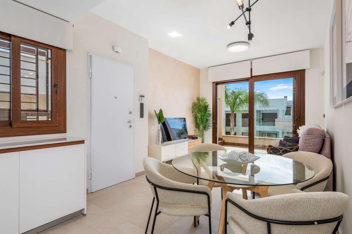 3 chambre Bungalow à vendre à Torrevieja avec piscine garage - 310 000 € (Ref: 9767238)