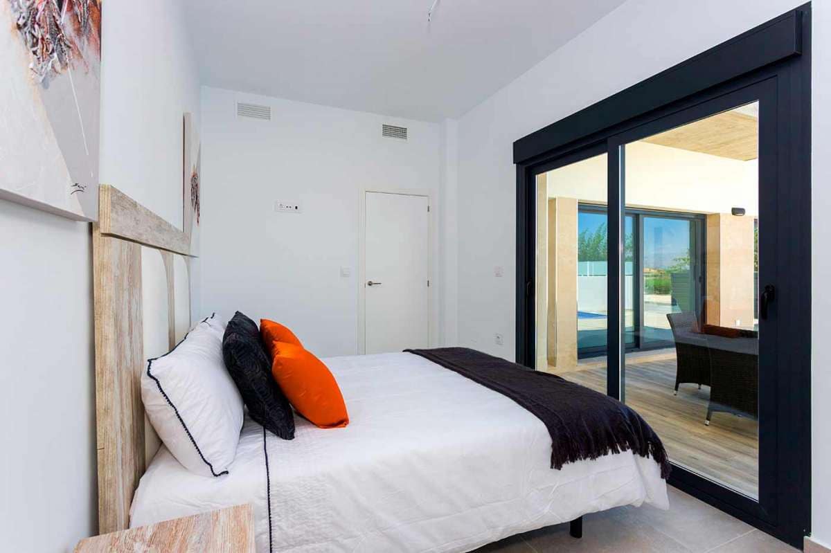 Chalet de 3 habitaciones en Daya Nueva en venta con piscina garaje - 380.000 € (Ref: 9767319)