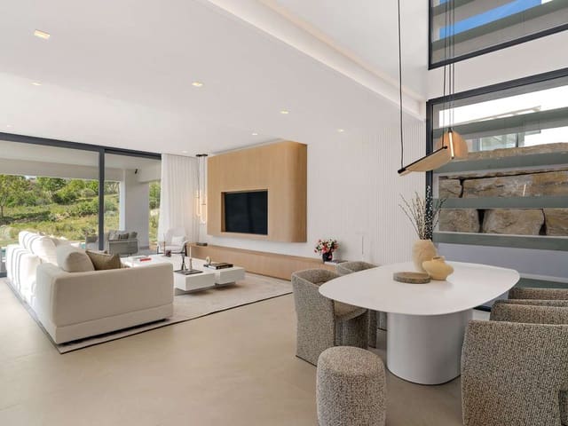 3 soveværelse Villa til salg i Buenas Noches, Estepona med swimmingpool - € 1.500.000 (Ref: 9767402)