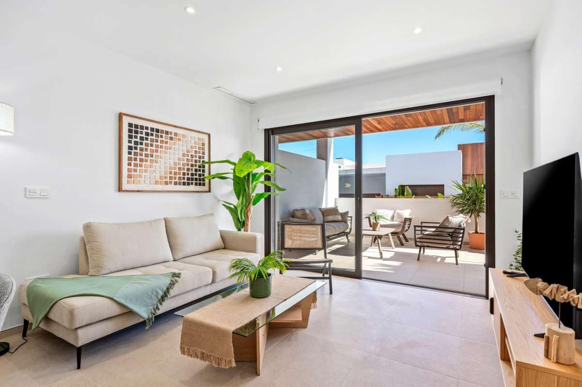 Chalet de 3 habitaciones en Los Alcázares en venta con piscina garaje - 599.000 € (Ref: 9767486)