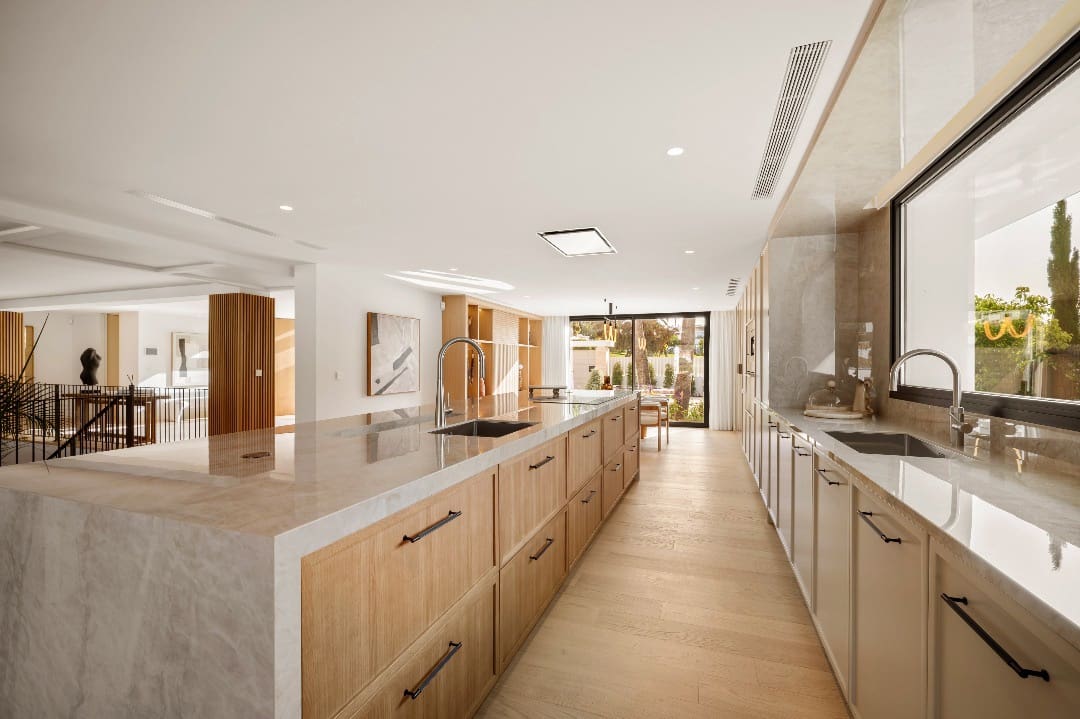 6 Zimmer Villa zu verkaufen in Nueva Andalucia mit Pool Garage - 8.650.000 € (Ref: 9767560)