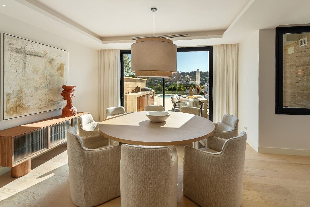 6 bedroom Villa for sale in Nueva Andalucia with pool garage - € 8,650,000 (Ref: 9767560)