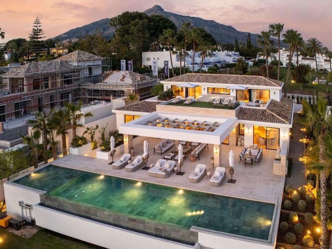 6 Zimmer Villa zu verkaufen in Nueva Andalucia mit Pool Garage - 8.650.000 € (Ref: 9767560)