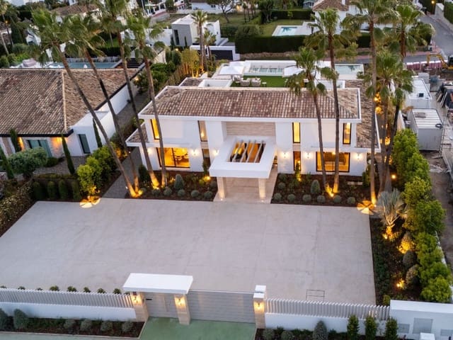 Chalet de 6 habitaciones en Aloha Golf, Marbella en venta con piscina garaje - 8.650.000 € (Ref: 9767560)