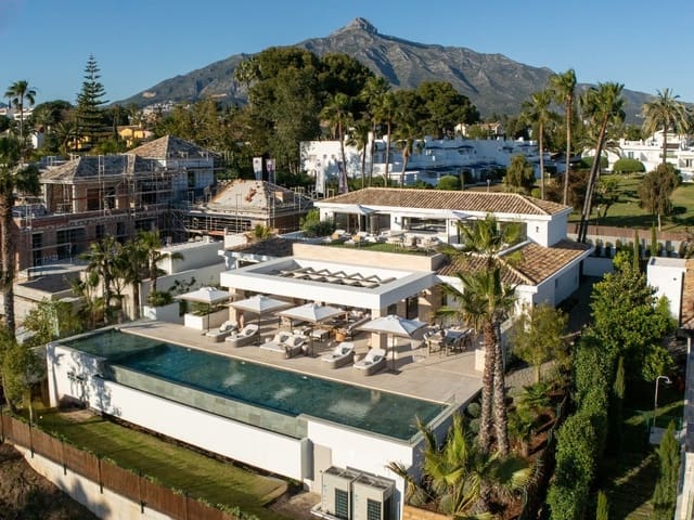 Chalet de 6 habitaciones en Aloha Golf, Marbella en venta con piscina garaje - 8.650.000 € (Ref: 9767560)