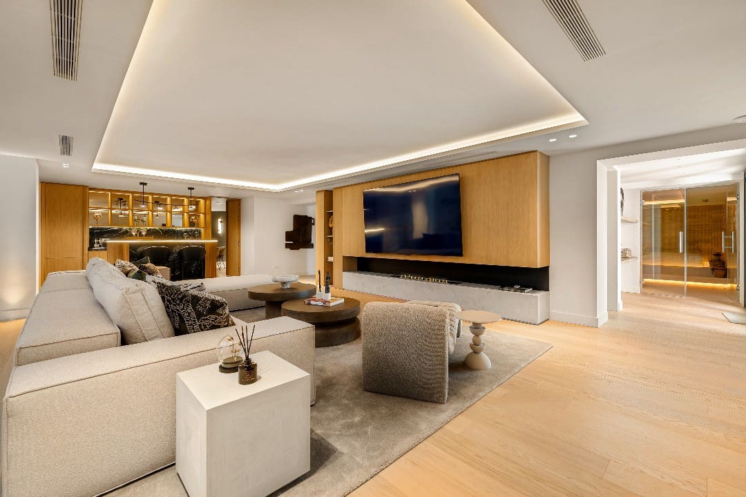 6 bedroom Villa for sale in Nueva Andalucia with pool garage - € 8,650,000 (Ref: 9767560)