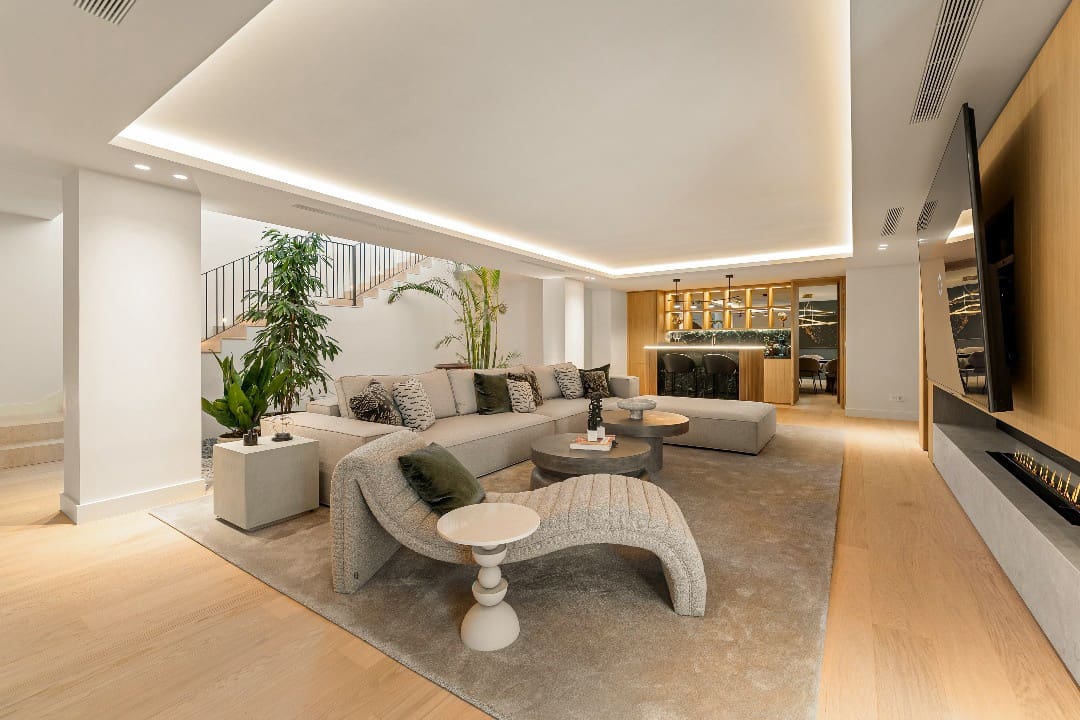 6 bedroom Villa for sale in Nueva Andalucia with pool garage - € 8,650,000 (Ref: 9767560)