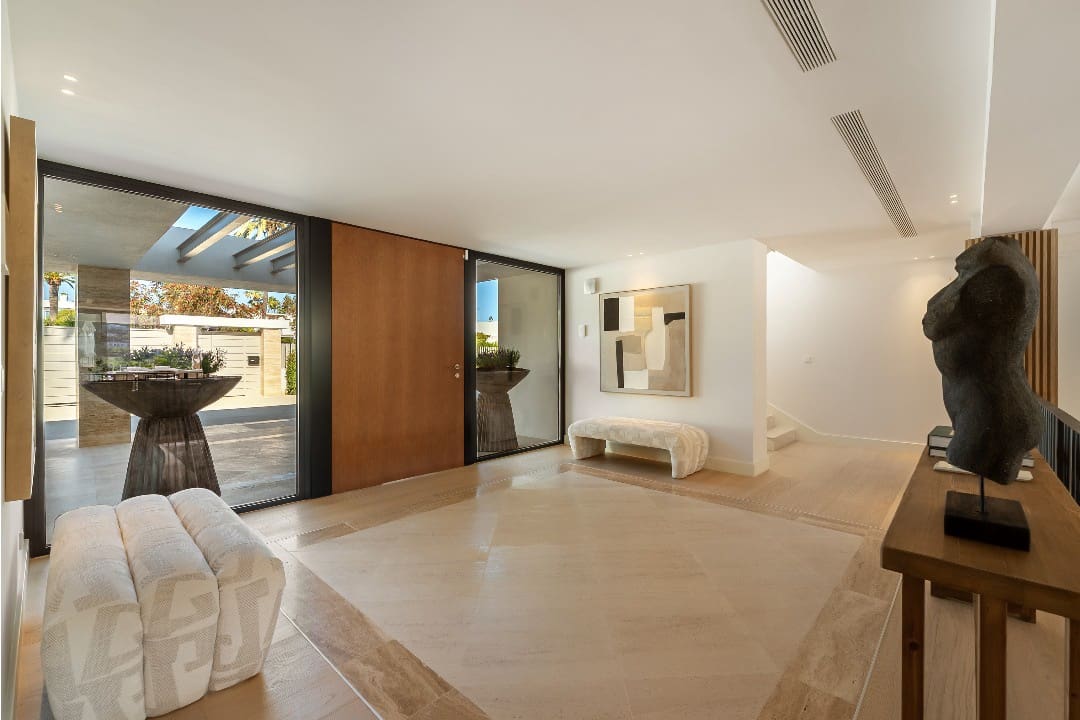 6 bedroom Villa for sale in Nueva Andalucia with pool garage - € 8,650,000 (Ref: 9767560)
