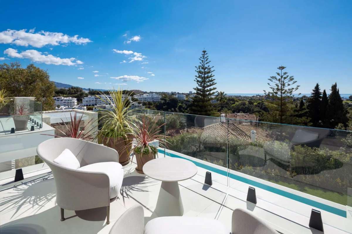 5 bedroom Villa for sale in Benahavis with pool garage - € 5,500,000 (Ref: 9767576)