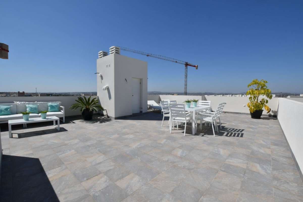 2 chambre Bungalow à vendre à San Miguel de Salinas avec piscine garage - 262 900 € (Ref: 9767590)