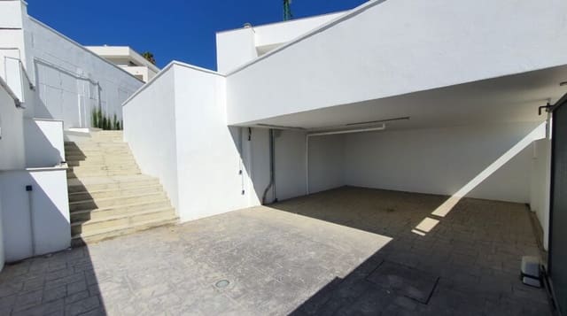 4 makuuhuone Huvila myytävänä paikassa Castillo de la Duquesa, Manilva mukana uima-altaan 
autotalli - 1 065 000 € (Ref: 9767592)