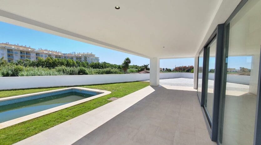 4 chambre Villa/Maison à vendre à Manilva avec piscine garage - 1 065 000 € (Ref: 9767592)