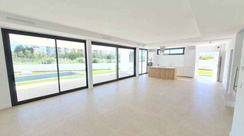 4 chambre Villa/Maison à vendre à Manilva avec piscine garage - 1 065 000 € (Ref: 9767592)