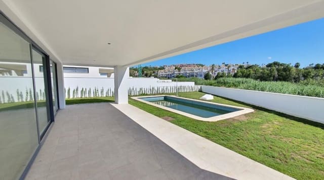 4 makuuhuone Huvila myytävänä paikassa Castillo de la Duquesa, Manilva mukana uima-altaan 
autotalli - 1 065 000 € (Ref: 9767592)