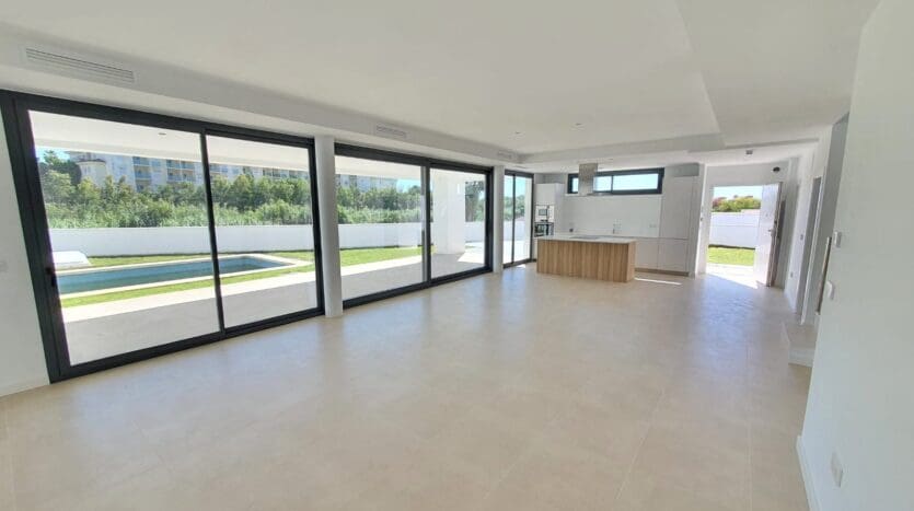 4 chambre Villa/Maison à vendre à Manilva avec piscine garage - 1 065 000 € (Ref: 9767592)