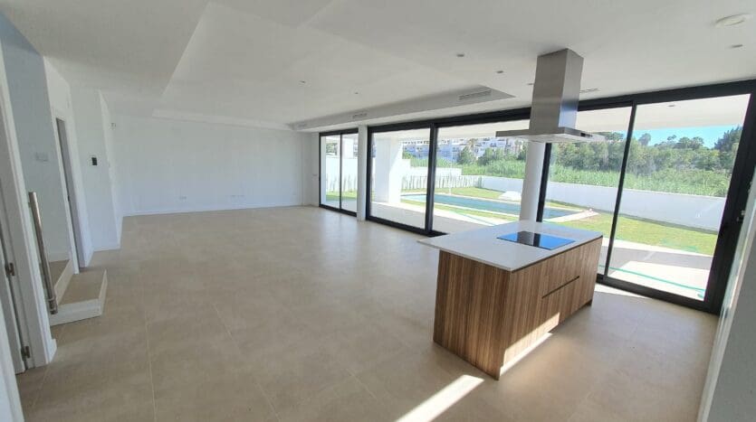 4 chambre Villa/Maison à vendre à Manilva avec piscine garage - 1 065 000 € (Ref: 9767592)