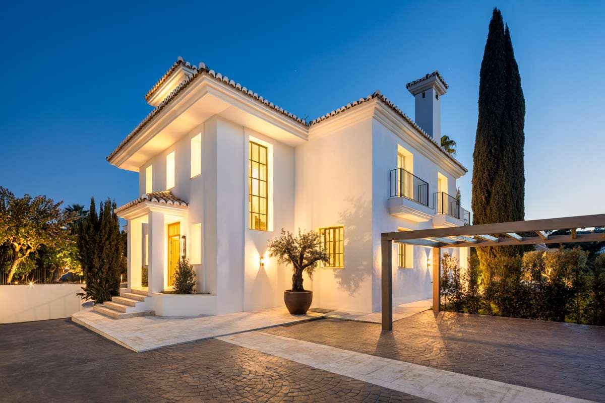 5 sypialnia Willa na sprzedaż w Nueva Andalucia z basenem garażem - 8 900 000 € (Ref: 9767613)